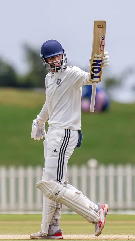 Century for Yash Dhull! 🔥 The North Zone batter rises to the occasion in the Duleep Trophy quarter-final 👏