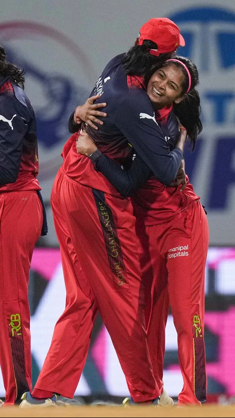 RCB make an impressive start in the bowling department!