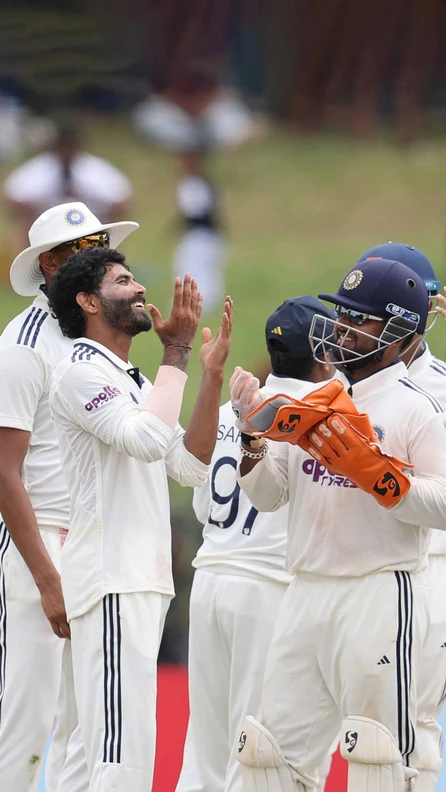 Ravindra Jadeja picks his 2nd wicket of the innings! 👍