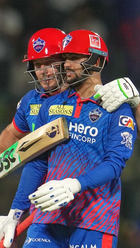 Sameer Rizvi heroics take DC to the top of the table as they beat MI by 6 wickets! 👏