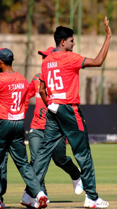 Bangladesh have restricted Zimbabwe to 170 in the first T20I. 👏
