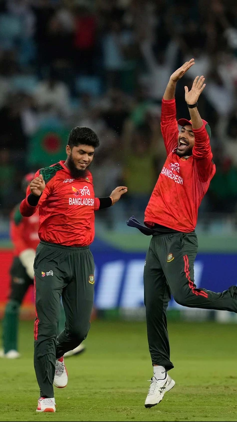Bangladesh sets the tone early with sharp bowling.!