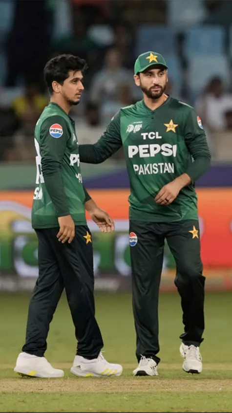 Pakistan’s Double Blow Rattles Oman in Powerplay!
