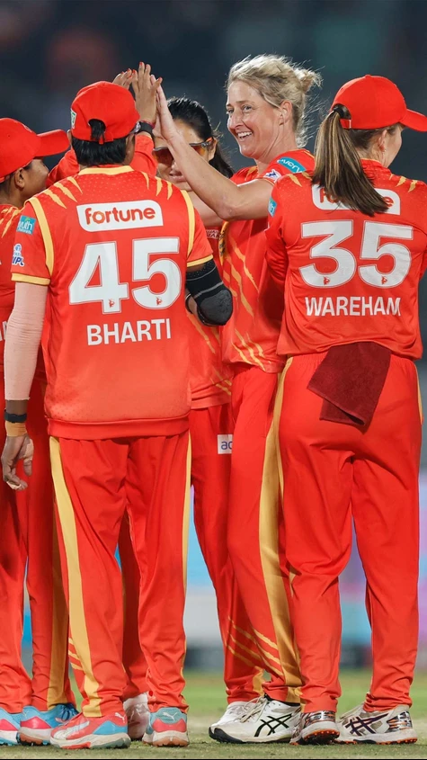 DEVINE DOES IT AGAIN!  Another last-over heist for Gujarat Giants against Delhi Capitals 😮