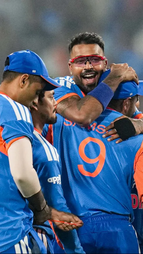 After 7 overs, New Zealand are three down and still 185 runs behind.