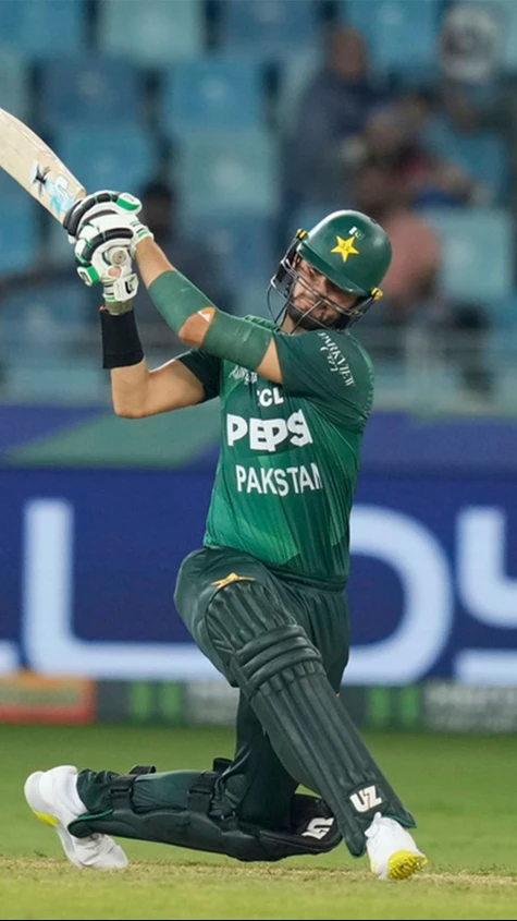 Late fireworks from Shaheen Afridi have guided Pakistan to 144 runs!