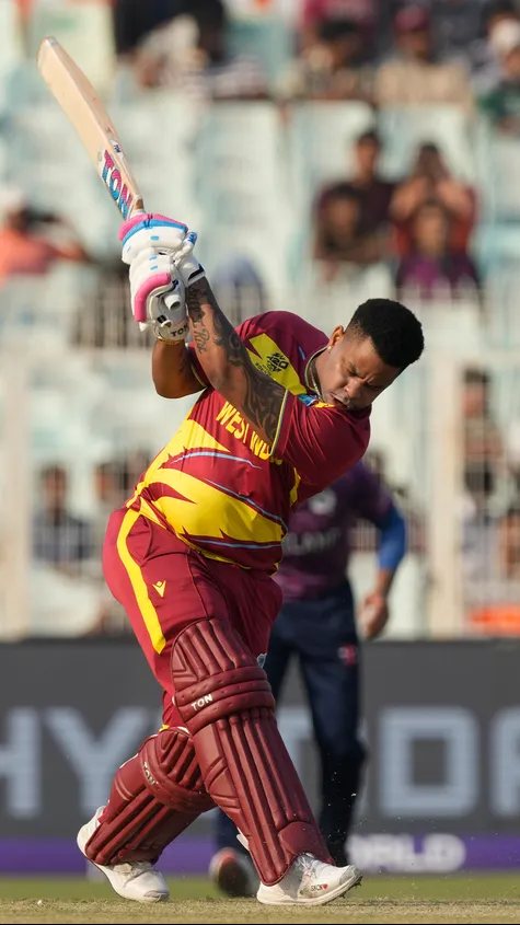 A clear shift in tempo as Hetmyer starts sending the ball out of the park.