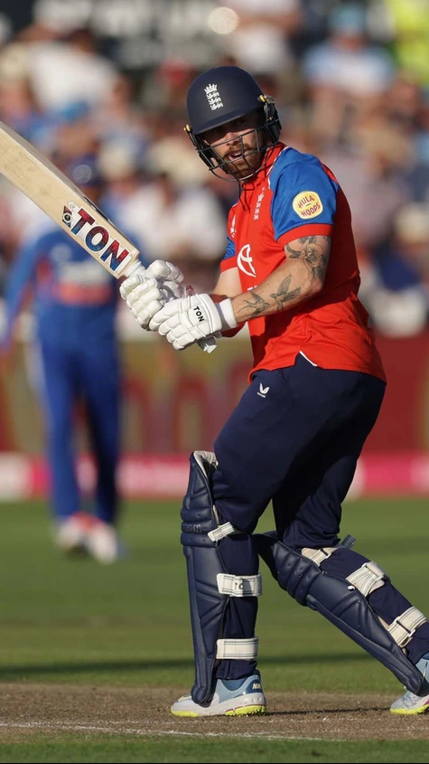 England are cruising in pursuit of 159!