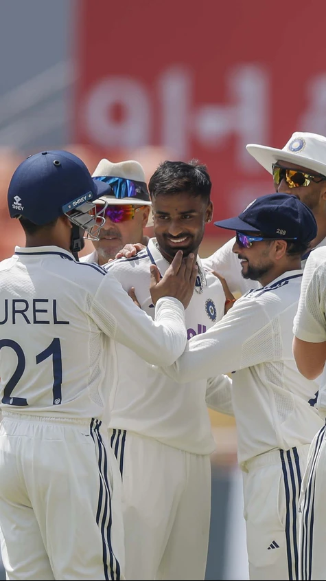 India tighten their grip in the Test against Afghanistan after a commanding Day 2 performance 👊