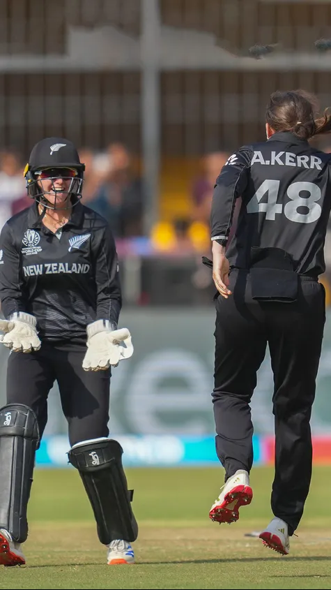 White Ferns dominating as Australia loses 5 wickets!!