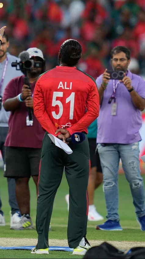 Toss: BAN opt to bowl!