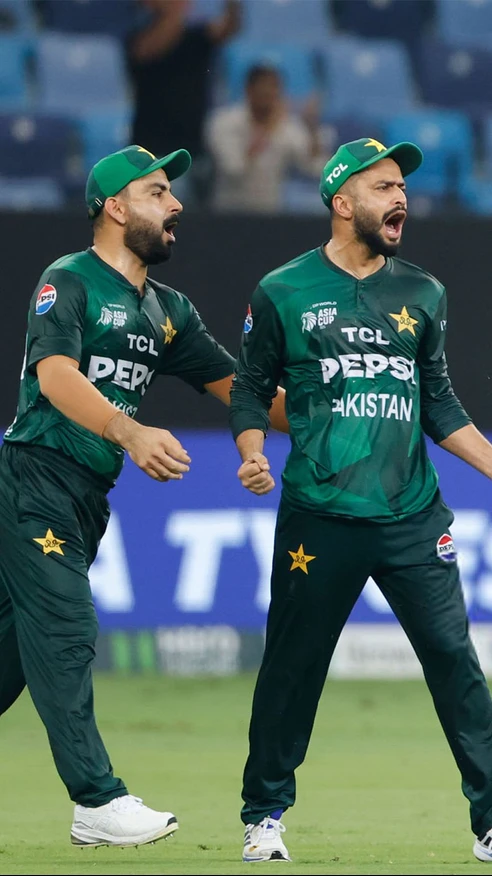 UAE under huge pressure, Pakistan on top 🚨