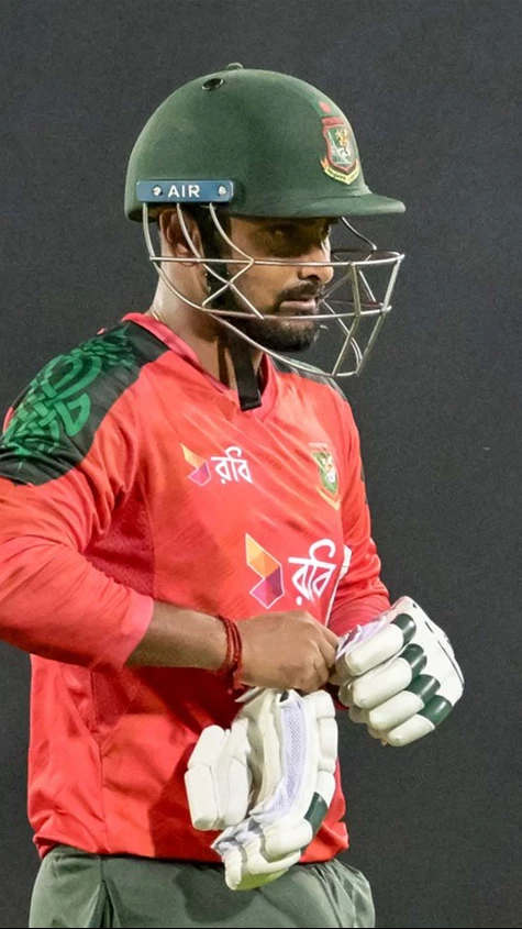 Bangladesh in Deep Trouble as Captain Falls for 28!