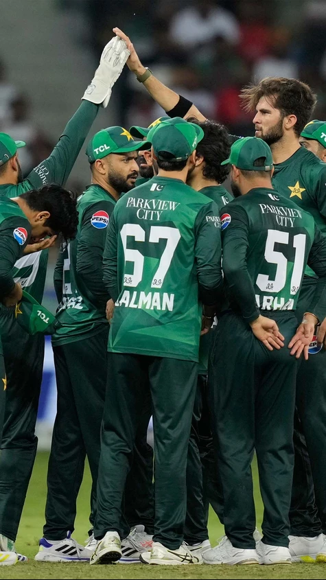Bangladesh 2 down – Pakistan fired up!!