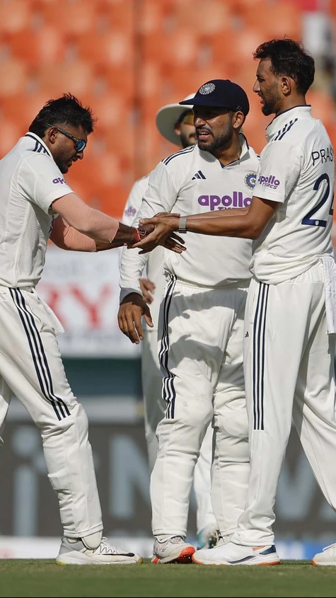 Back into the attack and breaks the partnership 👊  Prasidh Krishna traps the Afghanistan skipper to get his second 🔥