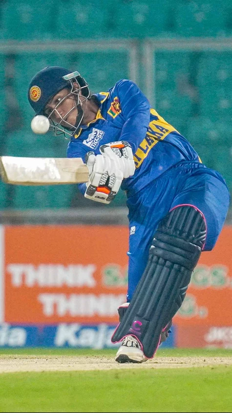 Sri Lanka 75/1 at 10 overs, chase still wide open.!